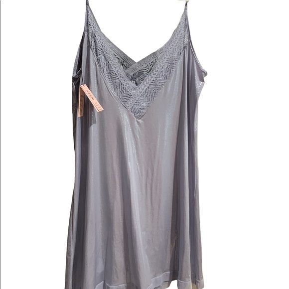 NWT Beautiful shimmery nightie - Picture 2 of 3